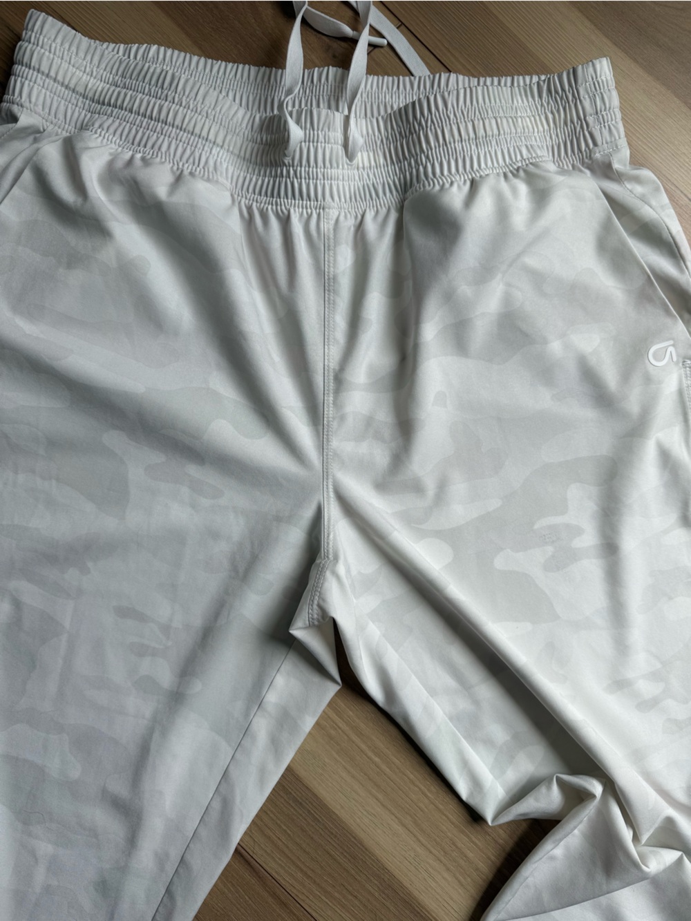 GAP Women’s White Camo Casual Jogger Pants